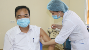 Bộ Y tế chỉ đạo khẩn: Không tiêm vaccine ngừa Covid-19 cho trẻ dưới 18 tuổi