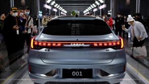 Các nhà sản xuất ô tô tính hướng phát triển bền vững, linh hoạt hơn