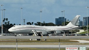 Chính quyền Trump gây tranh cãi khi nhận máy bay phản lực Boeing 747 từ Qatar
