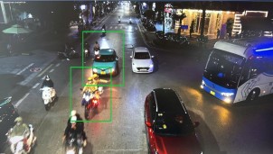 CSGT Hà Nội kịp thời mở đường, đưa sản phụ đau ruột thừa đi cấp cứu trong giờ cao điểm