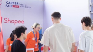 Doanh nghiệp 'săn đón' nhân tài từ khi chưa tốt nghiệp