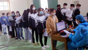 Hà Nam tiêm vaccine ngừa COVID-19 cho trẻ em 12-17 tuổi Hà Nam tiêm vaccine ngừa COVID-19 cho trẻ em 12-17 tuổi