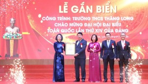 Hà Nội: Phường Giảng Võ gắn biển công trình trường học chào mừng Đại hội XIV của Đảng