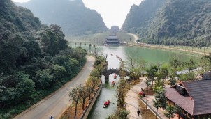 Hoàng Thùy Linh đắm chìm trong cảnh sắc tuyệt đẹp tại Ninh Bình