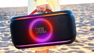 JBL ra mắt bộ đôi loa di động mới, mang 'sân khấu đến mọi cuộc vui'