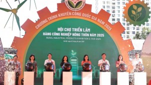 Khai mạc Hội chợ triển lãm hàng công nghiệp nông thôn năm 2025