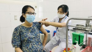 Bộ Y tế: Khẩn trương tiêm vắc-xin Covid-19 cho phụ nữ mang thai trên 13 tuần