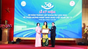Khoa Du lịch học ĐHKHXH&NV được vinh danh 'Cơ sở đào tạo Du lịch tốt nhất'