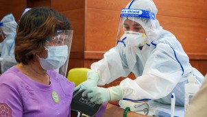 Không cần đo huyết áp tất cả người tiêm vaccine Covid-19 Không cần đo huyết áp tất cả người tiêm vaccine Covid-19