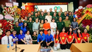 Kỷ niệm 20 năm thành lập Câu lạc bộ 'Mãi mãi tuổi 20'