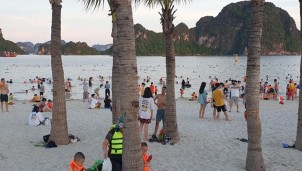 Thành phố Hạ Long (Quảng Ninh) mở lại một số hoạt động dịch vụ 