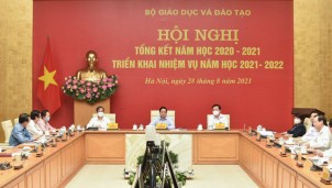 Thủ tướng yêu cầu tìm nguồn vắc xin COVID-19 tiêm cho học sinh 