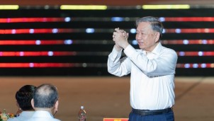 Tổng Bí thư Tô Lâm dự chương trình 'Dưới Cờ Vinh Quang'