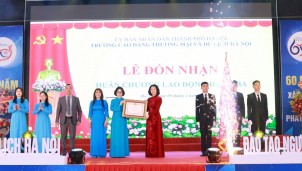 Trường Cao đẳng Thương mại và Du lịch Hà Nội đón nhận Huân chương Lao động hạng Ba