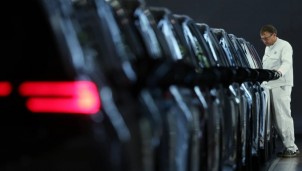 Volkswagen hạ dự báo lợi nhuận do thuế quan Mỹ, lợi nhuận quý II giảm mạnh