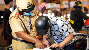 Người mua không ‘thiết tha’ với bảo hiểm trách nhiệm dân sự bắt buộc của xe máy Người mua không ‘thiết tha’ với bảo hiểm trách nhiệm dân sự bắt buộc của xe máy