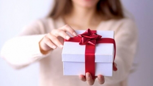 Lễ Tình nhân Valentine 14/2, ai phải tặng quà cho ai?