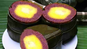 Ngoài chiếc bánh chưng tuyền thống, thị trường hiện nay đã xuất hiện thêm nhiều loại độc đáo. Ngoài chiếc bánh chưng tuyền thống, thị trường hiện nay đã xuất hiện thêm nhiều loại độc đáo.