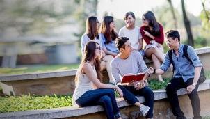 Sinh viên "năn nỉ" được đến giảng đường sau kì nghỉ kéo dài