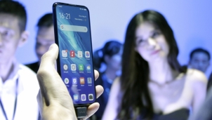 Vivo V17 Pro: Cận cảnh thiết kế ấn tượng và sang trọng với 6 camera Vivo V17 Pro: Cận cảnh thiết kế ấn tượng và sang trọng với 6 camera