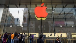 Apple bị nghi ngờ 'bí mật đi đêm' với giới chức Trung Quốc Apple bị nghi ngờ 'bí mật đi đêm' với giới chức Trung Quốc