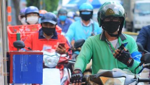 Các ứng dụng đặt đồ ăn hưởng lợi lớn nhờ 'ăn hai đầu' cả lái xe lẫn người mua hàng