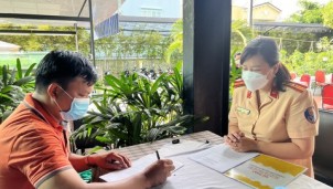 CSGT TP HCM đến từng nhà hàng tuyên truyền 'đã uống rượu bia không lái xe'