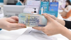 Tín dụng ngân hàng đổ dồn vào bất động sản - Rủi ro 'nhãn tiền' cho nền kinh tế Tín dụng ngân hàng đổ dồn vào bất động sản - Rủi ro 'nhãn tiền' cho nền kinh tế