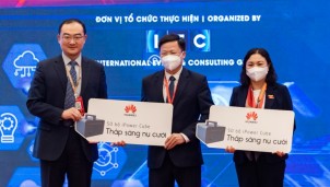 Huawei trao tặng 100 bộ sạc dự phòng thông minh iSitePower-M cho các điểm trường tại Bắc Kạn và Hoà Bình Huawei trao tặng 100 bộ sạc dự phòng thông minh iSitePower-M cho các điểm trường tại Bắc Kạn và Hoà Bình