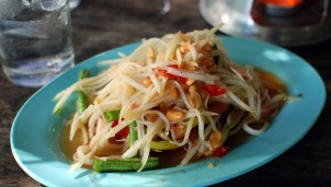 Món gỏi đu đủ Thái có gì đặc biệt mà Google tôn vinh hôm nay