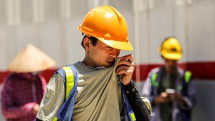 Nắng nóng mùa hè gây tình trạng đột quỵ nguy hiểm