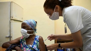 Nhân loại có thể phải tiêm vaccine hàng năm nếu diễn biến dịch COVID-19 trở nên phức tạp hơn Nhân loại có thể phải tiêm vaccine hàng năm nếu diễn biến dịch COVID-19 trở nên phức tạp hơn