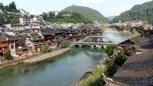 50 ngàn khách Việt, nhẵn túi khi đến Phượng Hoàng cổ trấn 50 ngàn khách Việt, nhẵn túi khi đến Phượng Hoàng cổ trấn