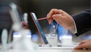 Bản tin cổ phiếu công nghệ 7/10: Giá trị của Samsung vẫn 'lao dốc' bất chấp kinh doanh hiệu quả Bản tin cổ phiếu công nghệ 7/10: Giá trị của Samsung vẫn 'lao dốc' bất chấp kinh doanh hiệu quả
