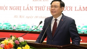 Bí thư Vương Đình Huệ: Hà Nội sẽ "đi bằng hai chân" để phát triển đồng đều Bí thư Vương Đình Huệ: Hà Nội sẽ "đi bằng hai chân" để phát triển đồng đều