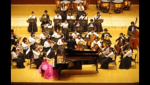 Biểu diễn trực tuyến "cứu cánh" của ngành công nghiệp âm nhạc Nhật Bản thời COVID-19 Biểu diễn trực tuyến "cứu cánh" của ngành công nghiệp âm nhạc Nhật Bản thời COVID-19