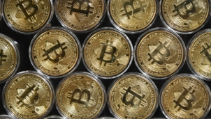 Bitcoin mất giá 'thảm hại' sau lệnh cấm dùng làm phương tiện thanh toán của Trung Quốc Bitcoin mất giá 'thảm hại' sau lệnh cấm dùng làm phương tiện thanh toán của Trung Quốc
