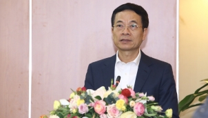 Bộ trưởng Nguyễn Mạnh Hùng: "Một giọt nước nhỏ để tạo ra biển lớn" Bộ trưởng Nguyễn Mạnh Hùng: "Một giọt nước nhỏ để tạo ra biển lớn"