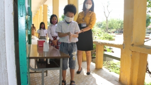 Bộ trưởng Phùng Xuân Nhạ: Phải giảm tải cho học sinh sau thời gian nghỉ dịch COVID-19 Bộ trưởng Phùng Xuân Nhạ: Phải giảm tải cho học sinh sau thời gian nghỉ dịch COVID-19