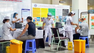 Bộ Y tế yêu cầu Hà Nội tăng số lượng mũi tiêm tương ứng với số liều vắc-xin được phân bổ Bộ Y tế yêu cầu Hà Nội tăng số lượng mũi tiêm tương ứng với số liều vắc-xin được phân bổ