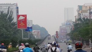 Bụi mịn PM2.5 trong hai ngày cuối tuần ở Hà Nội vượt ngưỡng nguy hại Bụi mịn PM2.5 trong hai ngày cuối tuần ở Hà Nội vượt ngưỡng nguy hại