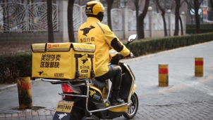 Các hãng đồ ăn nhanh sử dụng giao hàng "không tiếp xúc" vì COVID-19 Các hãng đồ ăn nhanh sử dụng giao hàng "không tiếp xúc" vì COVID-19