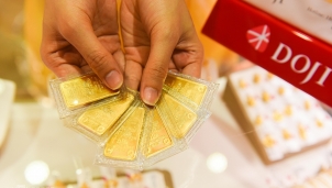 Cảnh báo nhà đầu tư - Giá vàng tăng cao nhưng có thể "bốc hơi" cũng nhanh Cảnh báo nhà đầu tư - Giá vàng tăng cao nhưng có thể "bốc hơi" cũng nhanh