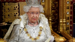 Cập nhật tình hình dịch COVID-19: Nữ hoàng Anh Elizabeth II huỷ lễ mừng sinh nhật lần thứ 94