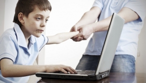 CEO YouTube giới hạn thời gian xem điện thoại, iPad của con cái, bạn cũng nên như vậy! CEO YouTube giới hạn thời gian xem điện thoại, iPad của con cái, bạn cũng nên như vậy!