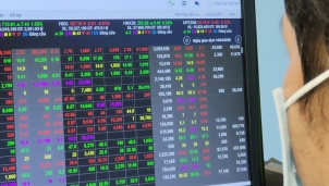 Chứng khoán phiên sáng 14/8: VN-Index trở lại đà tăng sau khi mất điểm lúc mở phiên giao dịch Chứng khoán phiên sáng 14/8: VN-Index trở lại đà tăng sau khi mất điểm lúc mở phiên giao dịch