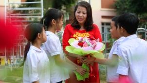 Cô giáo - Người mẹ thứ hai với hành trình mang con chữ đến những đứa trẻ đặc biệt Cô giáo - Người mẹ thứ hai với hành trình mang con chữ đến những đứa trẻ đặc biệt