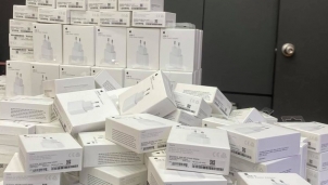 Cục sạc iPhone 12 bán chính thức tại Việt Nam dù máy chưa về Cục sạc iPhone 12 bán chính thức tại Việt Nam dù máy chưa về