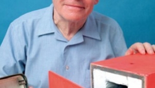 David Warren là ai? David Warren là ai?