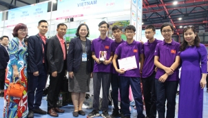 Đoàn học sinh Việt Nam dành huy chương vàng tại WICO